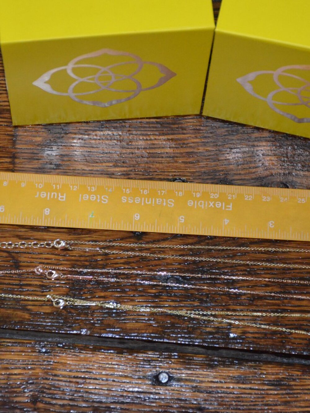 Lot of Kendra Scott Gold Tone necklaces with pouches - Picture 3 of 7